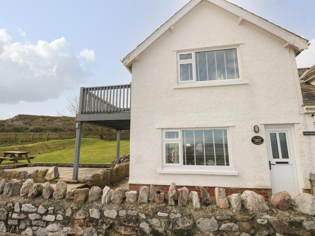 2 Salt Cottage room 2