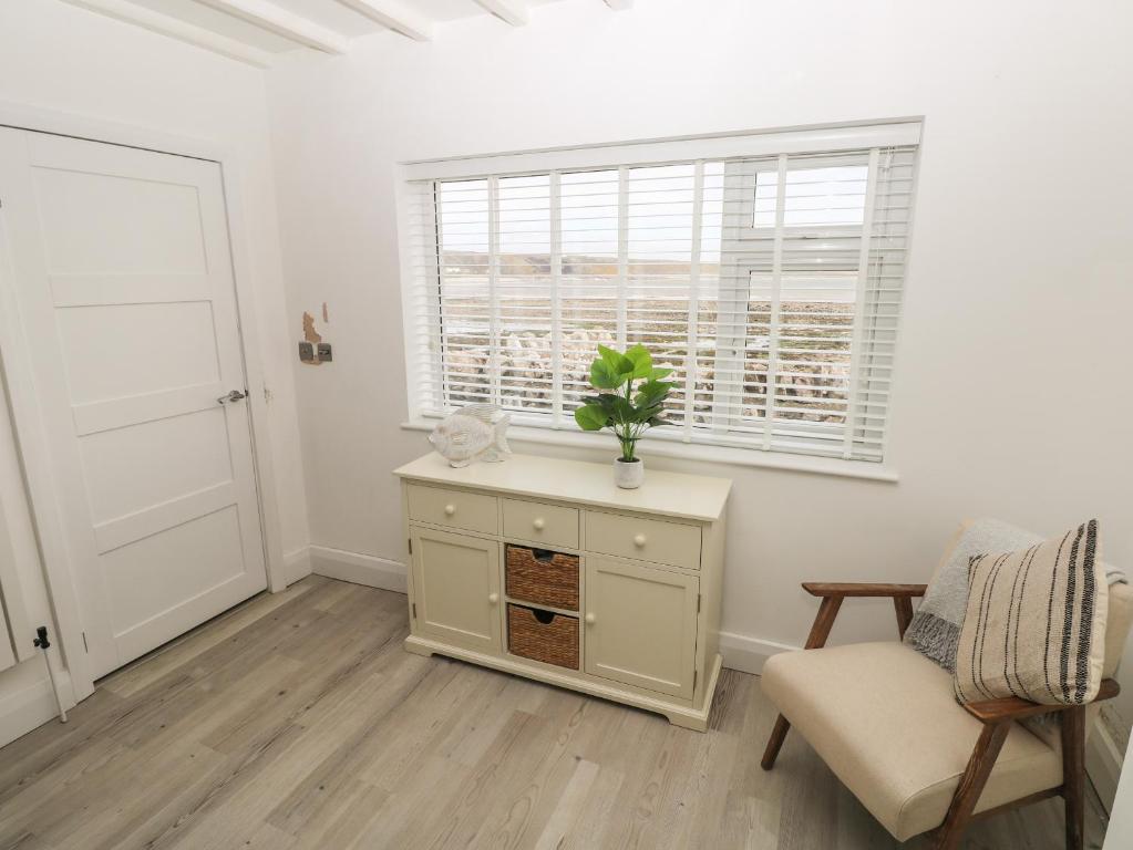 2 Salt Cottage room 3