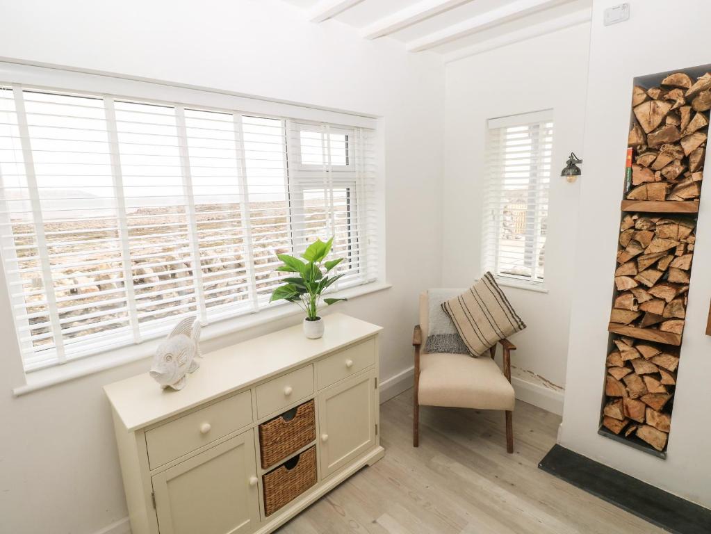 2 Salt Cottage room 4