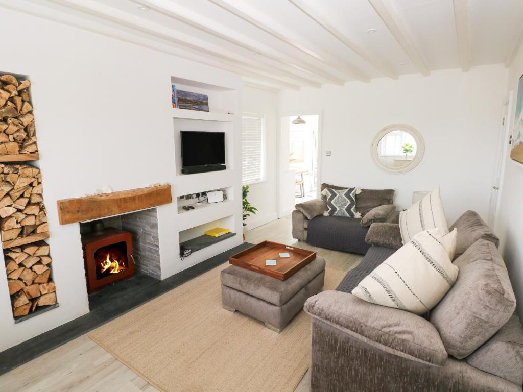 2 Salt Cottage room 5