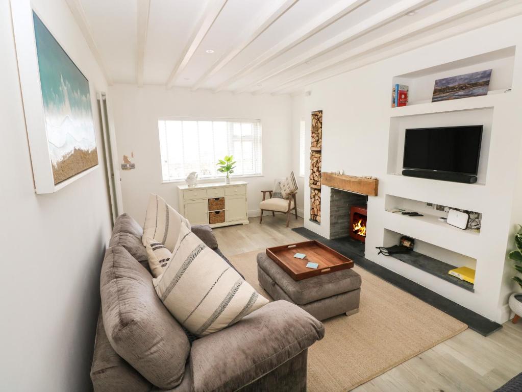 2 Salt Cottage room 6