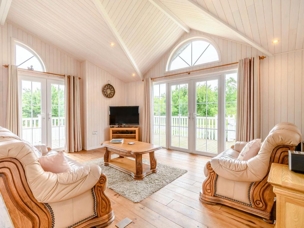 Acacia Lodge room 2