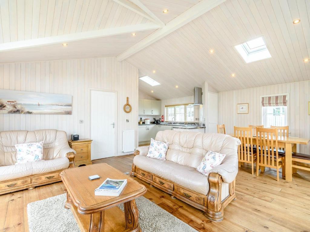 Acacia Lodge room 3