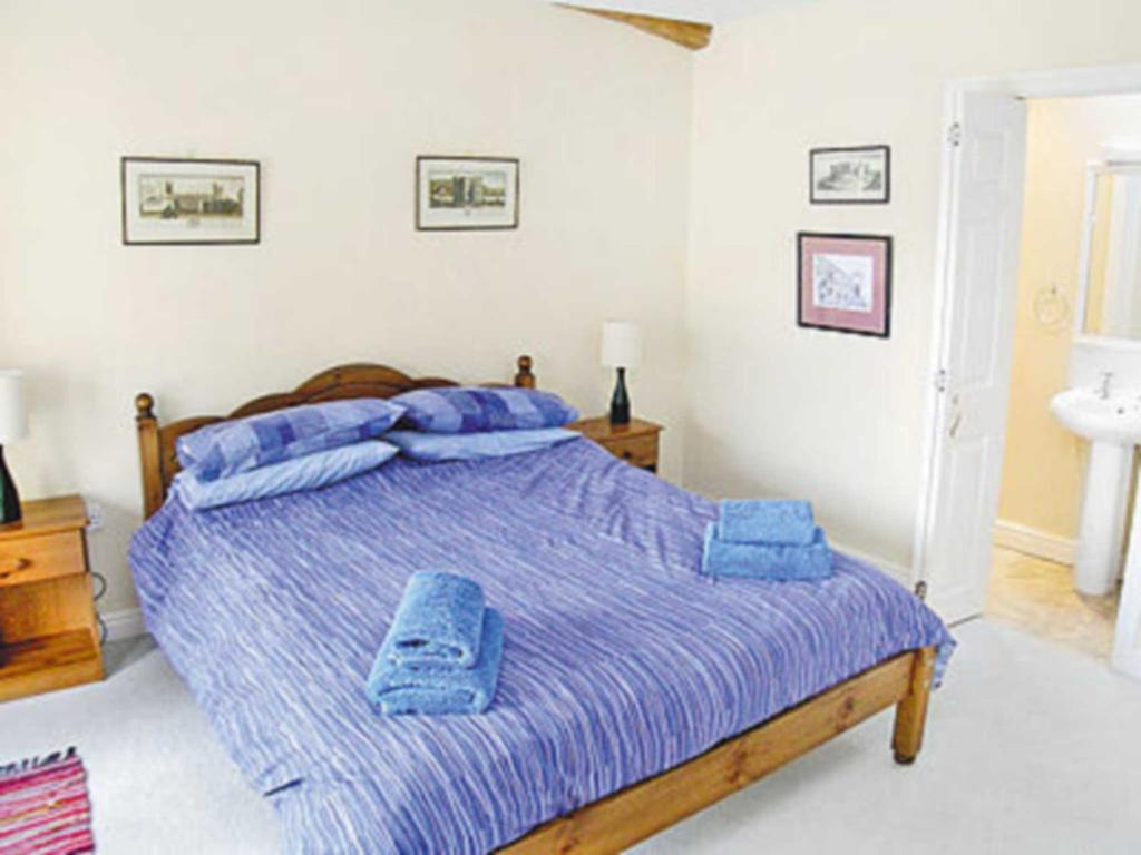 Aira Cottage room 2