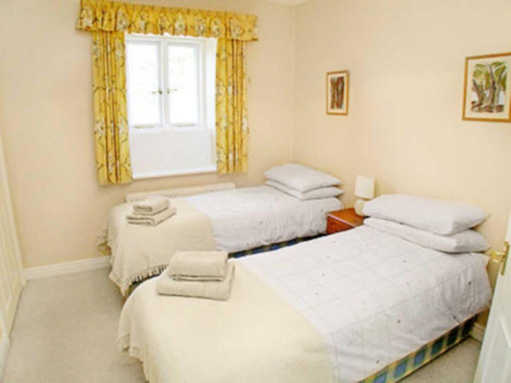 Aira Cottage room 4