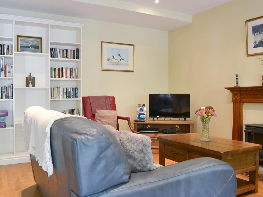 Aira Cottage room 5