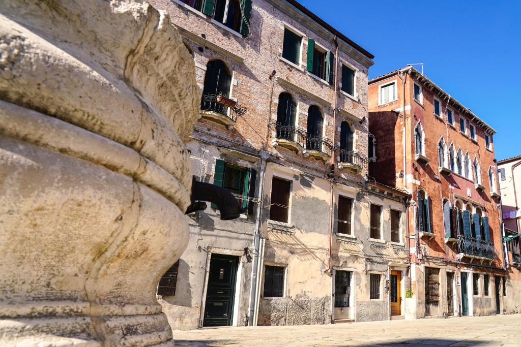 Amorucci House room 1