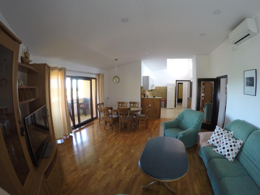 Apartman Koralj room 5