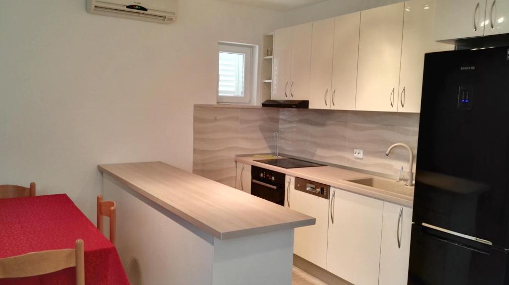 Apartman Lena room 5