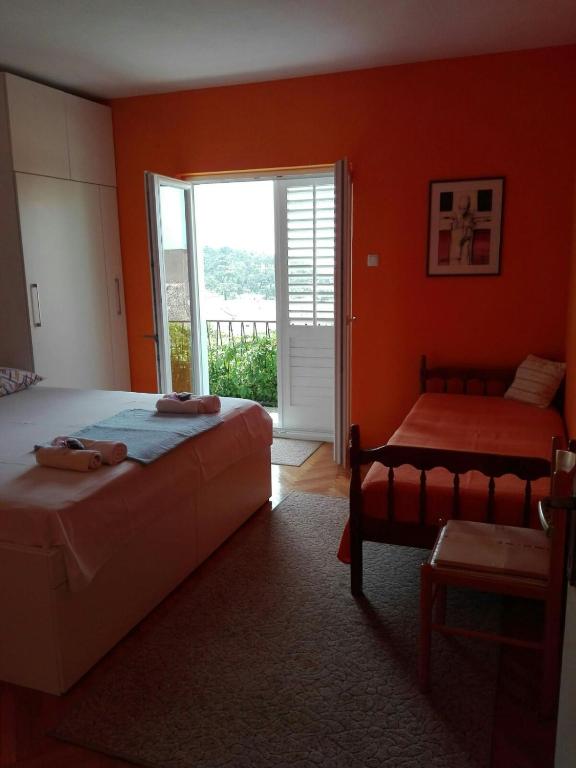 Apartman Lena room 6