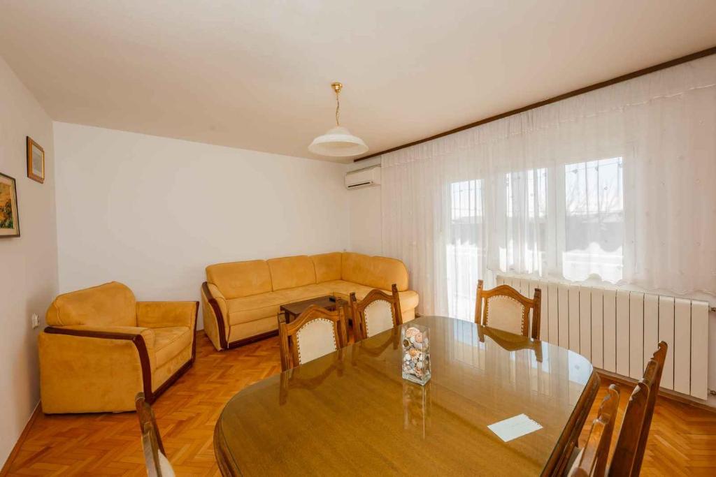 Apartman Martinovic room 6