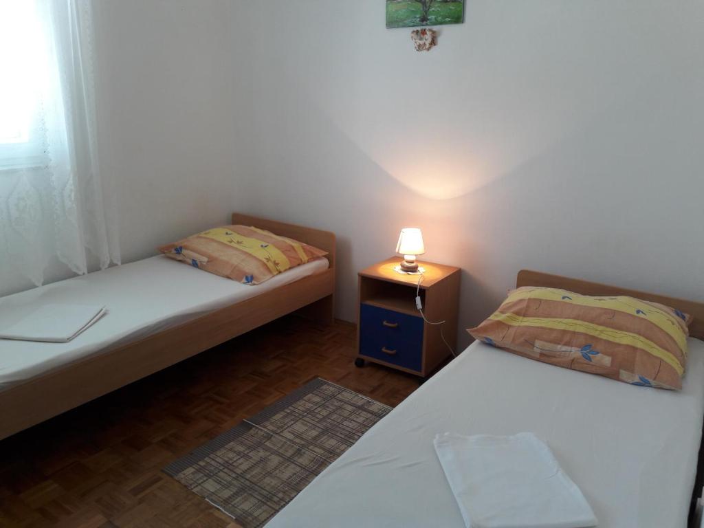 Apartmani Dokoza room 2