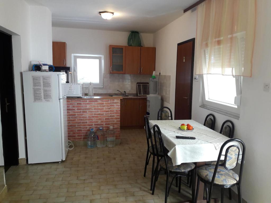 Apartmani Dokoza room 6