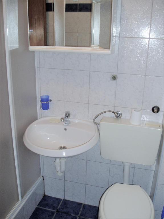 Apartmani Gama room 4