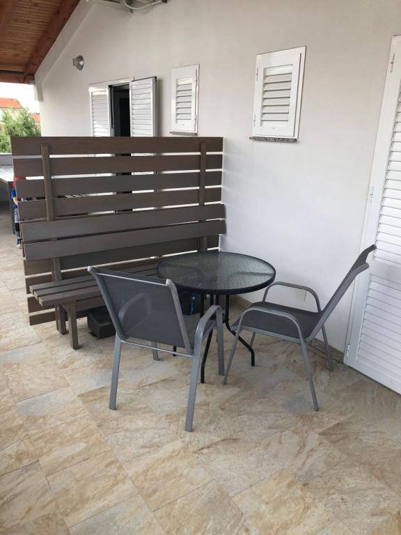 Apartmani Lovrenčić room 2