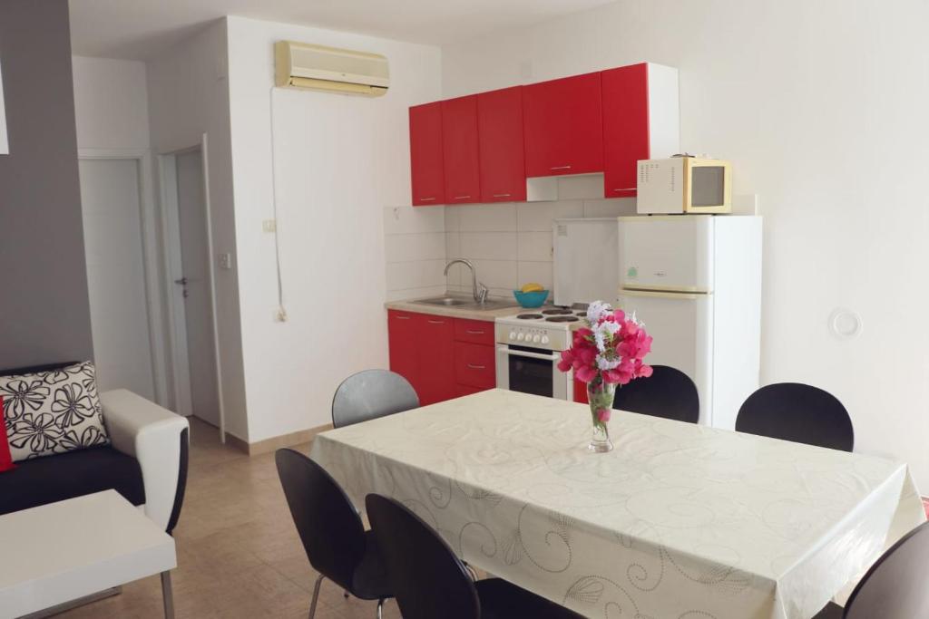 Apartmani Max room 2