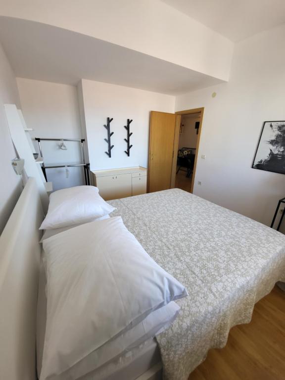 Apartmani Nikmar room 2