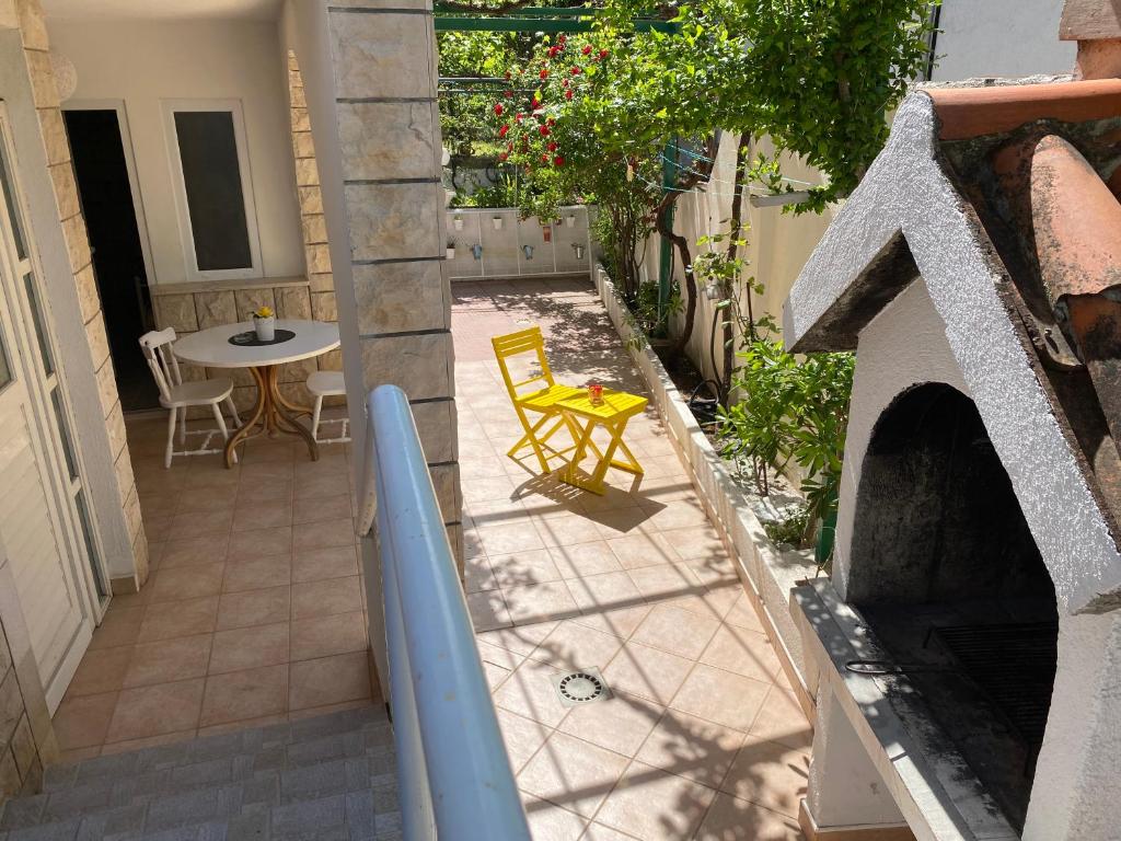 Apartmani Nikmar room 4