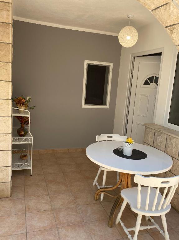 Apartmani Nikmar room 5