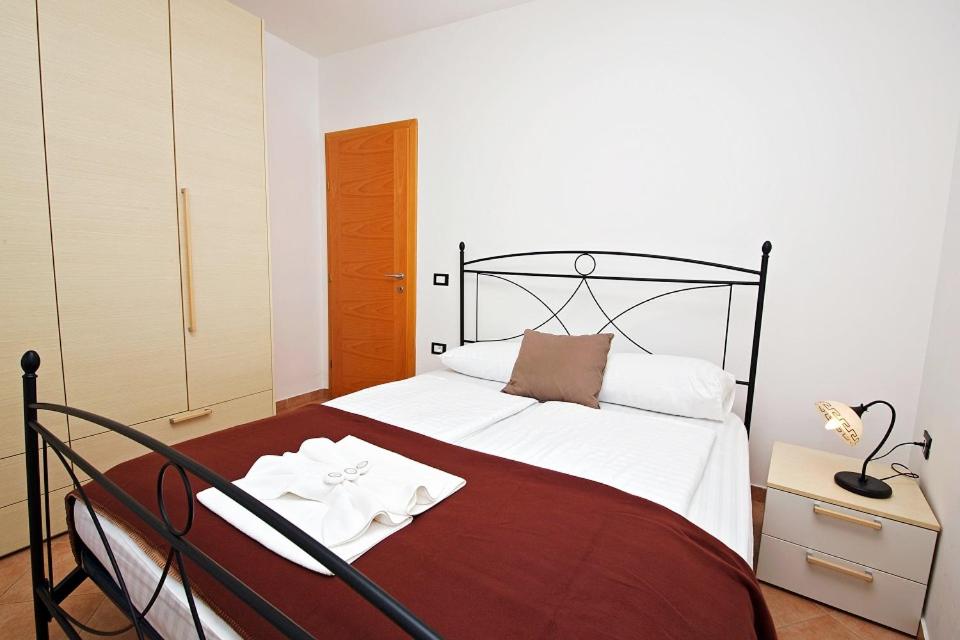 Apartmani Paliska room 2