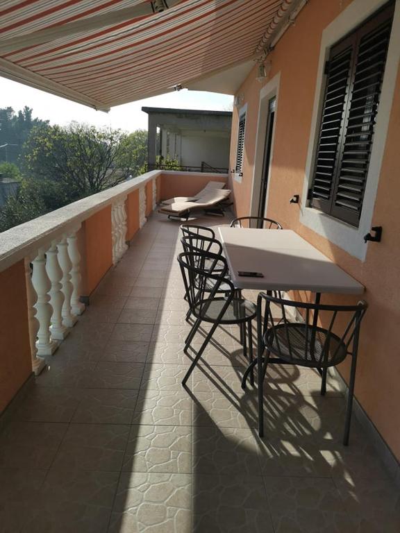 Apartmani Spomenka room 2