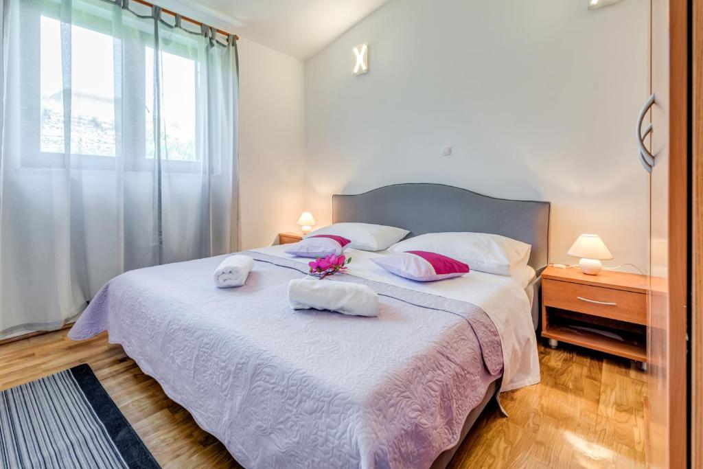 Apartment Ana room 1