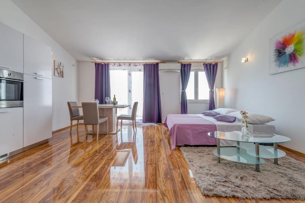Apartment Ana room 3