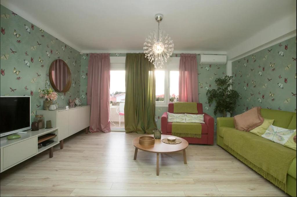 Beach apartment Butterfly with sea view room 4