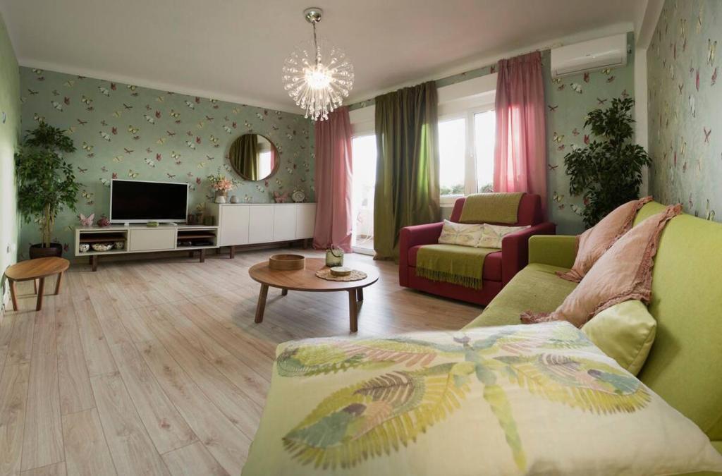 Beach apartment Butterfly with sea view room 5