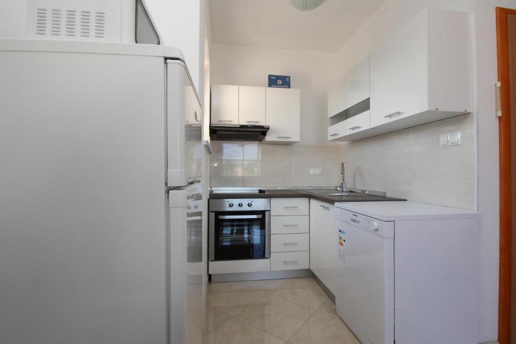 Apartment Dunato I room 4