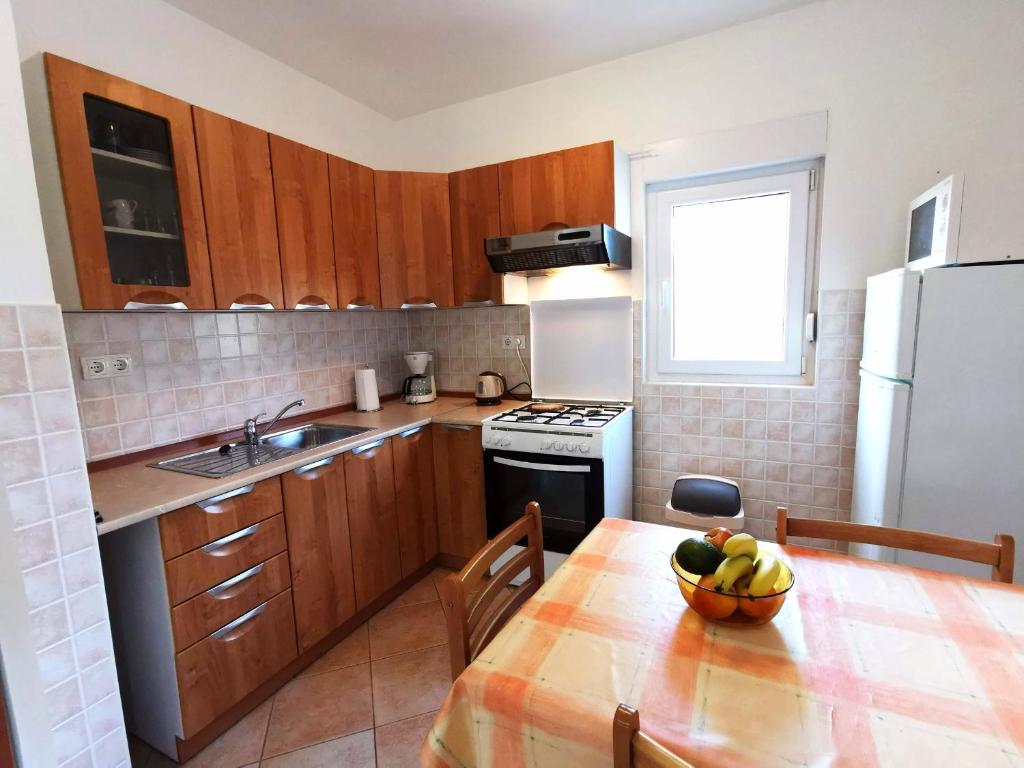 Apartment Dundo in quiet green area room 3