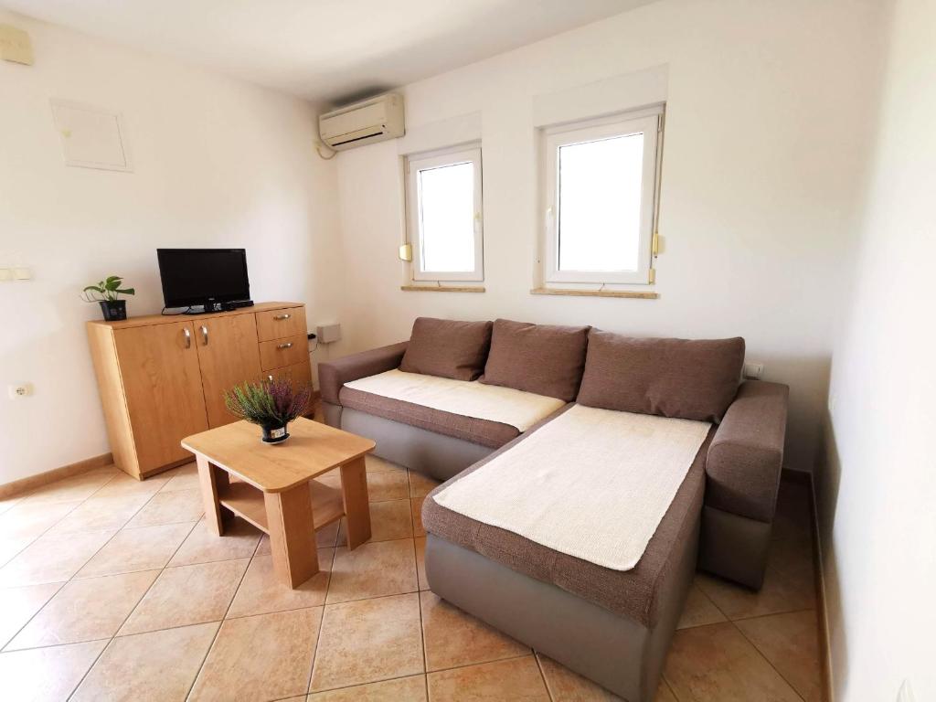 Apartment Dundo in quiet green area room 4