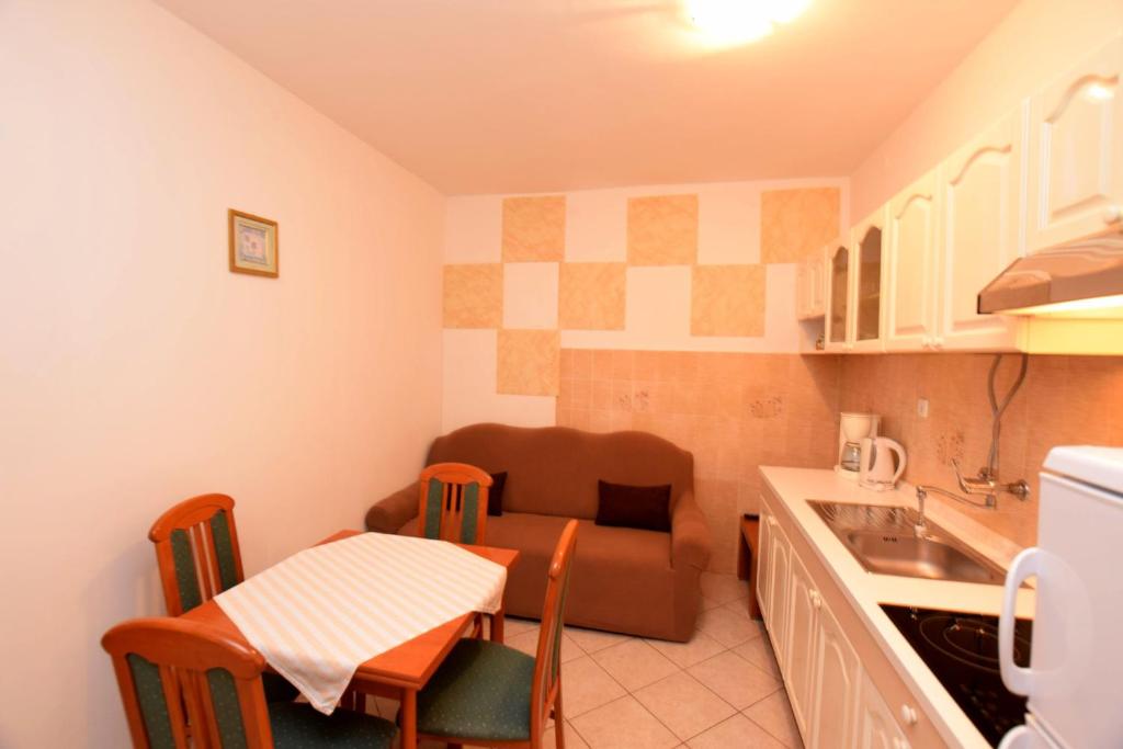 Apartment Ivan Vrsi room 3