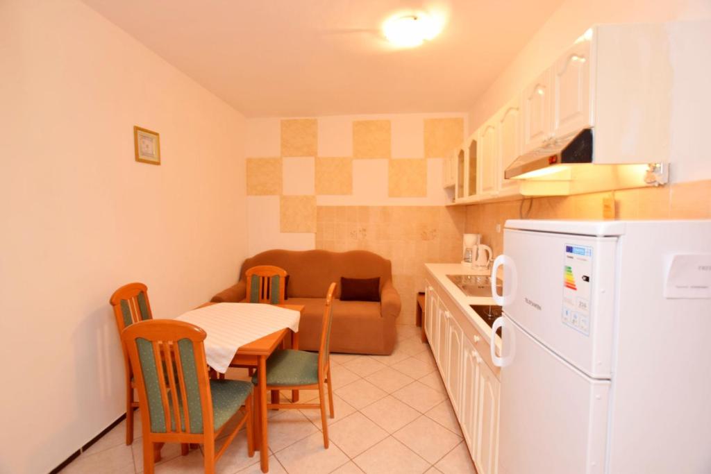 Apartment Ivan Vrsi room 4