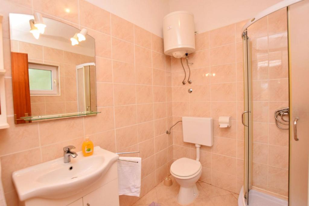 Apartment Ivan Vrsi room 6