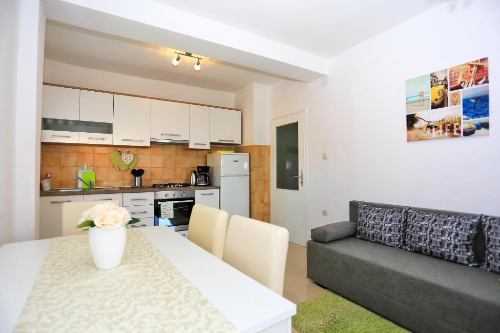 Apartment Luce room 6
