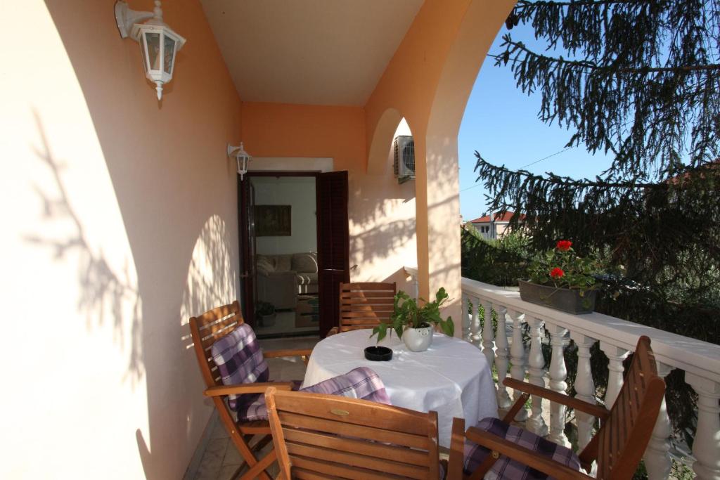 Apartment Nora room 4