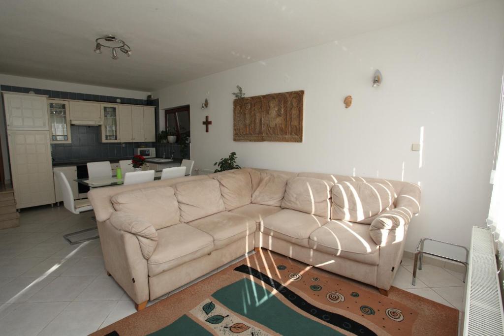 Apartment Nora room 6