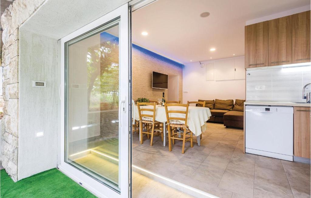 two bedroom apartment Rijeka room 3