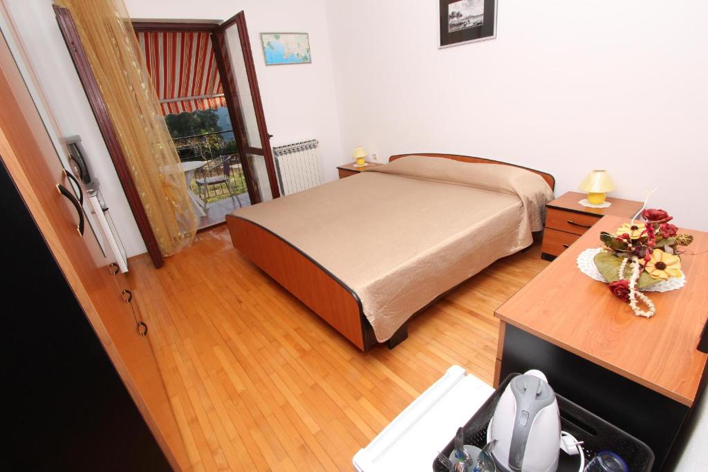 Rooms and Apartment Sanja room 5
