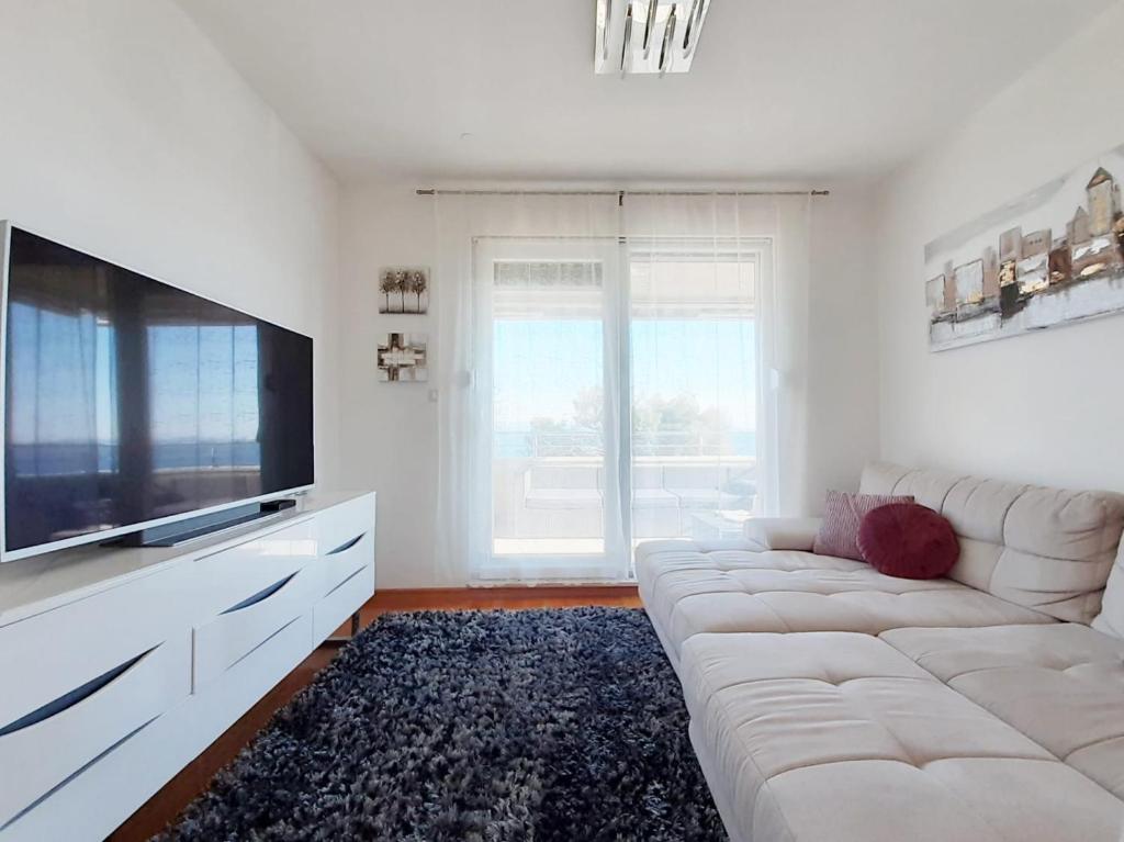 Luxury Apartment Znjan Beach room 2