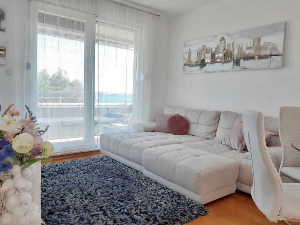 Luxury Apartment Znjan Beach room 3