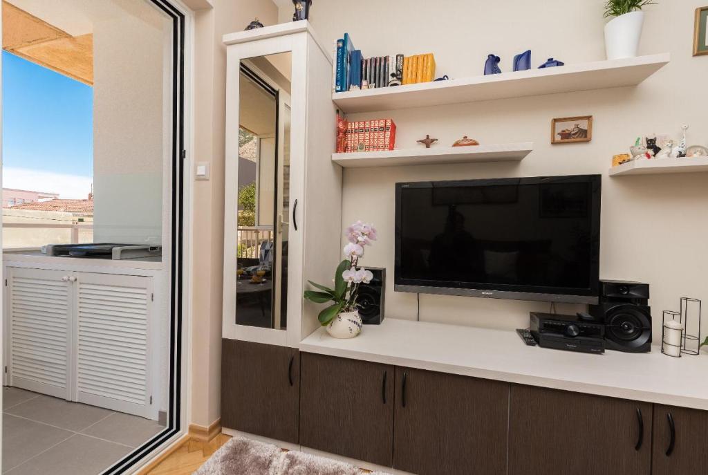 Brand new! Chic apartment Zoja near beach room 5