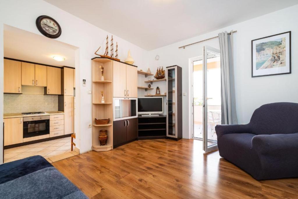 Apartments 4 You room 5