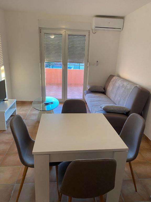 Apartments Dalmatia room 1