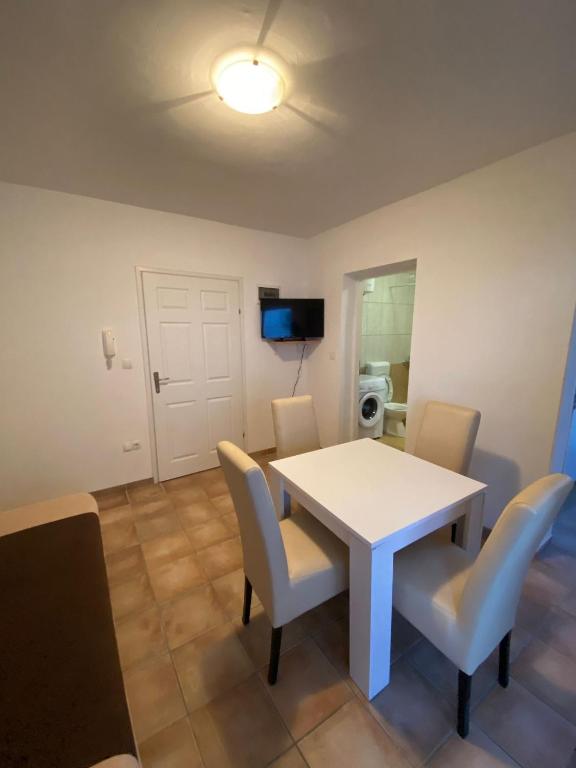 Apartments Dalmatia room 6