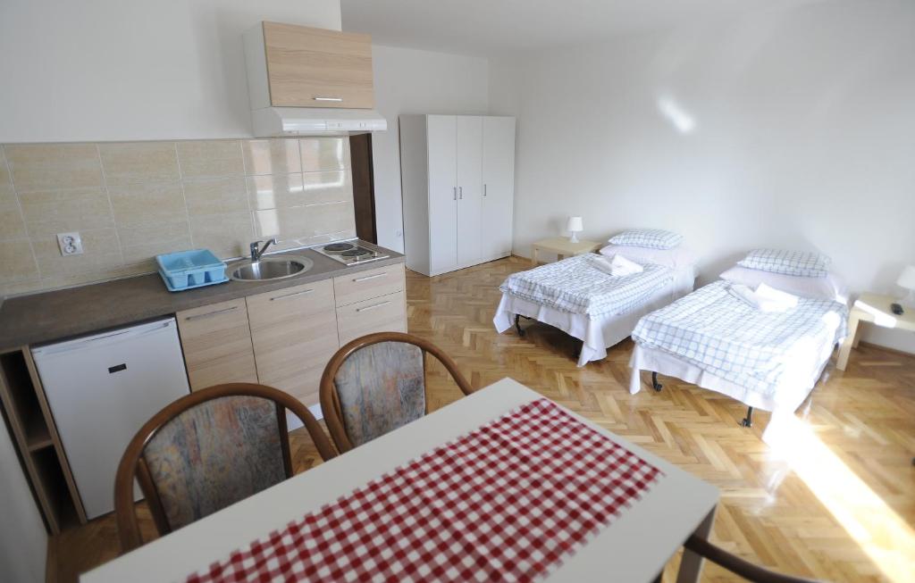 Apartments Deli room 1