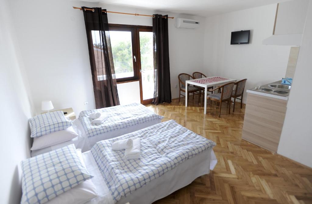 Apartments Deli room 2