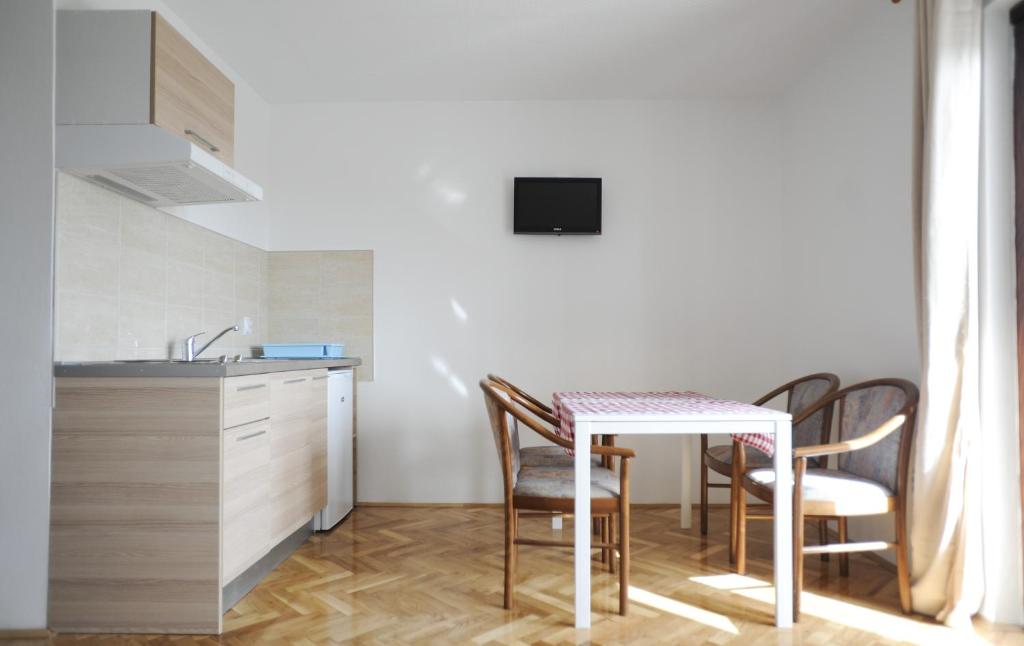 Apartments Deli room 4