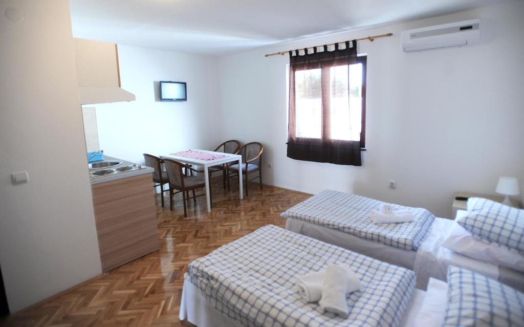 Apartments Deli room 5